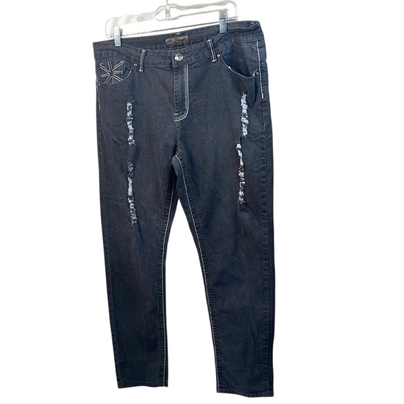 Other - Men's Gruge Distressed Blue Jeans size 22‎